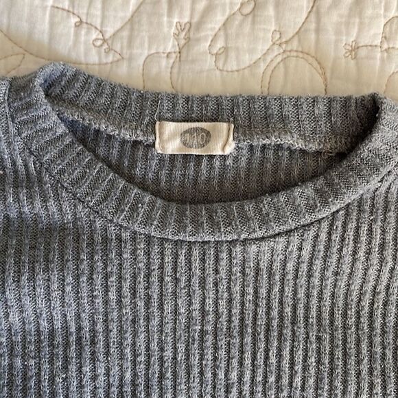 Girls Winter Outfit Size 4/ 5 Gray Puff Sleeve Sweater with Skinny Jeggings - Picture 3 of 4